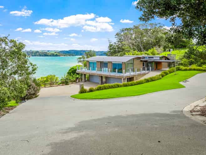16 Grant Street, Mahurangi East