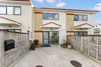 21/3 Ambrico Place, New Lynn