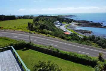 21 Otutehapari Road, Waihau Bay