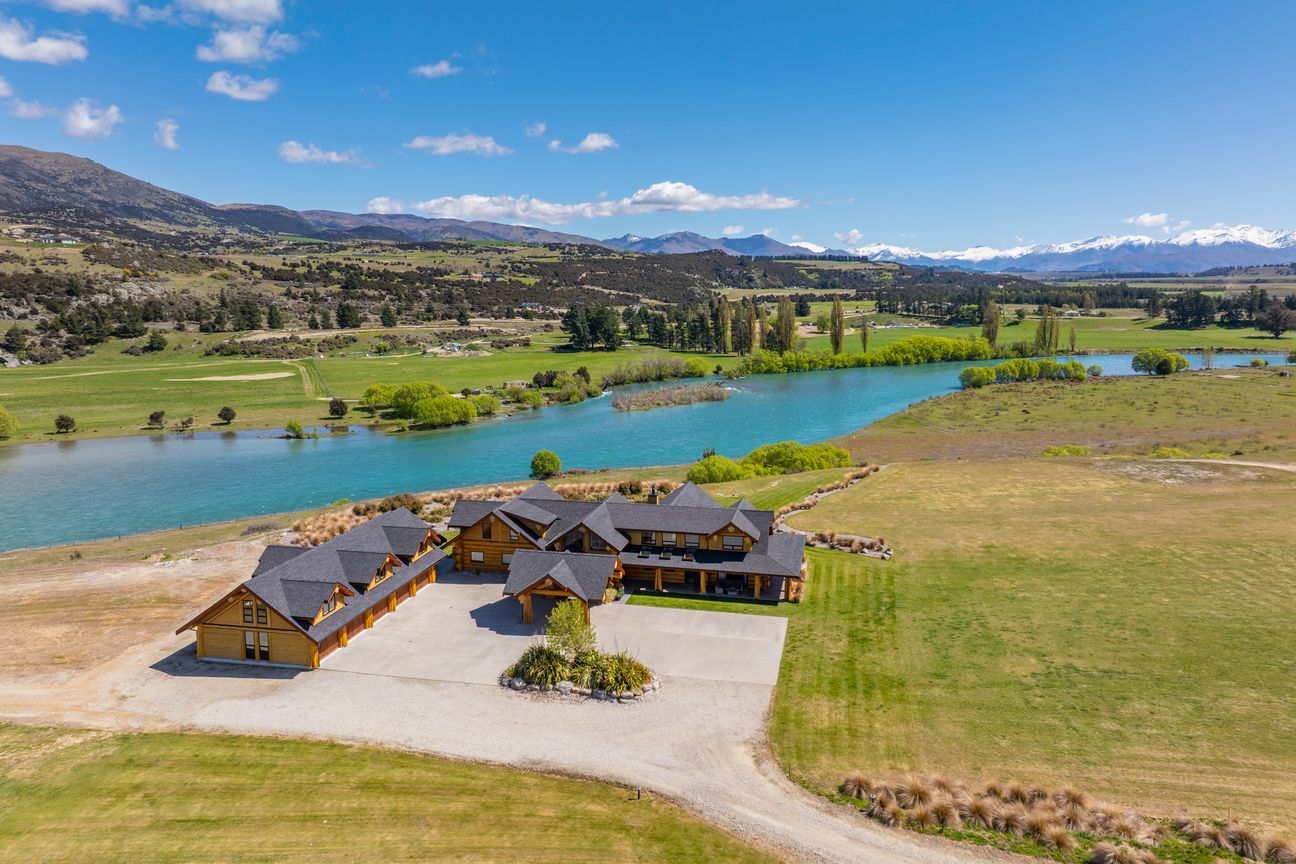 Luxury Master Built Cedar Estate in Central Otago - Görünüm 2