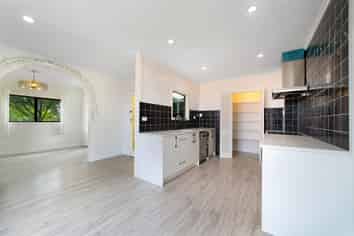 9 Geneva Place, Blockhouse Bay