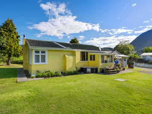 53 Broadway, Picton