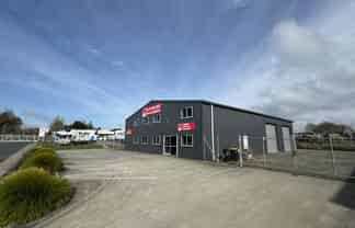 Standout premises in Putaruru with profile to SH1
