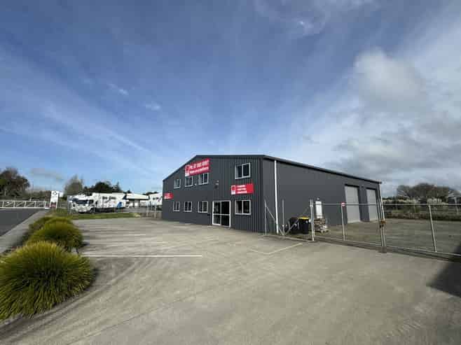 Standout premises in Putaruru with profile to SH1