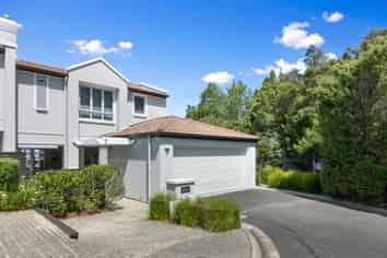 88 Naples Way, Albany