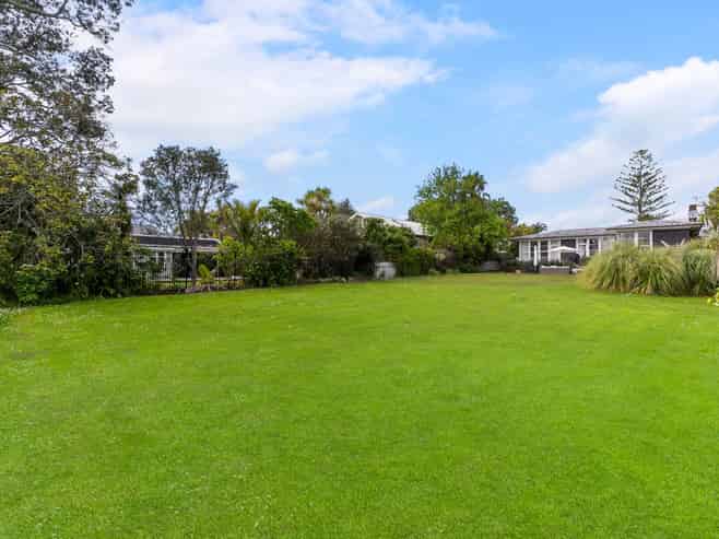 6 Norwood Road, Bayswater
