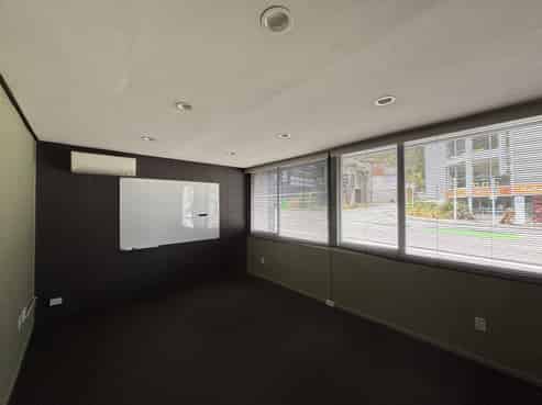 Convenient and sunny office in Kaiwharawhara