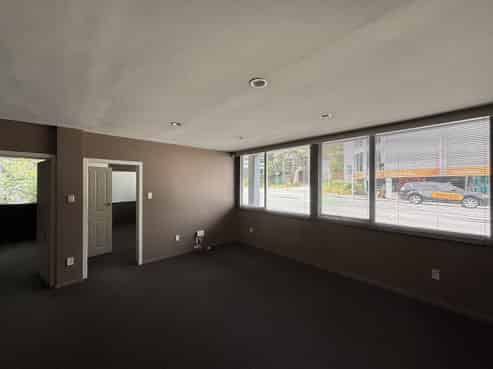 Convenient and sunny office in Kaiwharawhara