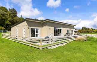 2 Sarona Park Drive, Omanawa