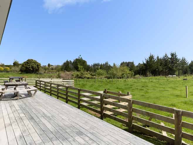 2 Sarona Park Drive, Omanawa
