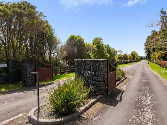 2 Sarona Park Drive, Omanawa