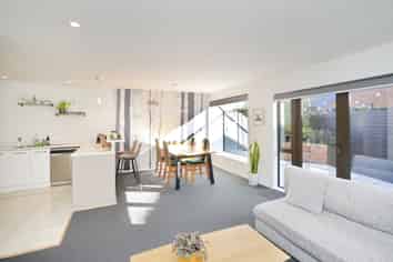 8/27 Darvel Street, Riccarton