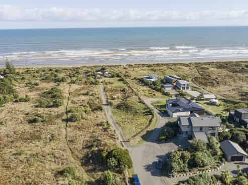 3 and 5 Beachview Grove, Peka Peka