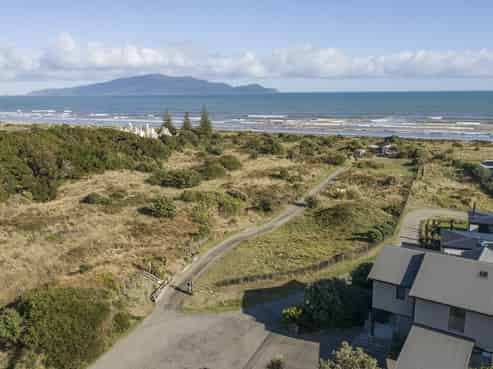 3 and 5 Beachview Grove, Peka Peka