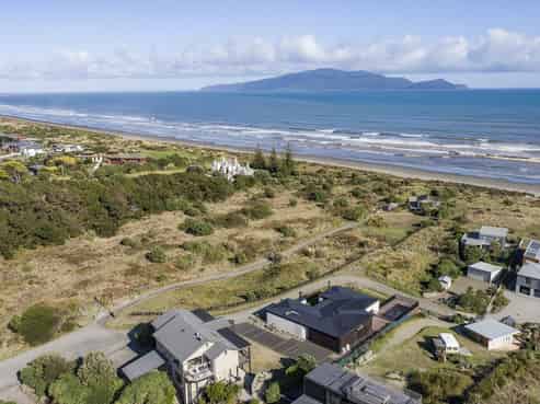 3 and 5 Beachview Grove, Peka Peka