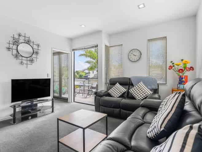B107/525 East Coast Road, Browns Bay