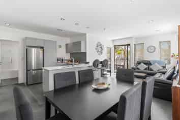 B107/525 East Coast Road, Browns Bay