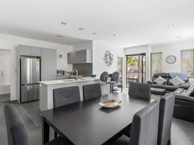 B107/525 East Coast Road, Browns Bay
