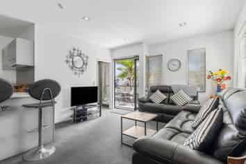 B107/525 East Coast Road, Browns Bay