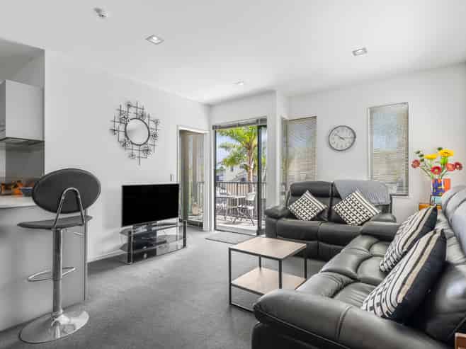 B107/525 East Coast Road, Browns Bay