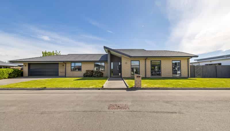 8 Marble Court, Northwood