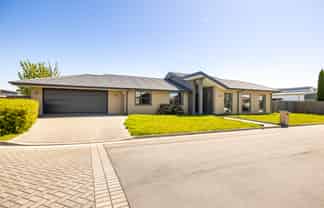 8 Marble Court, Northwood