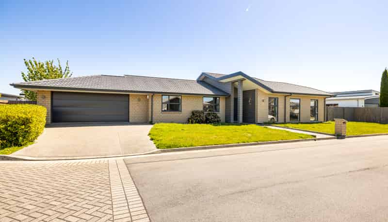 8 Marble Court, Northwood