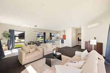 8 Marble Court, Northwood