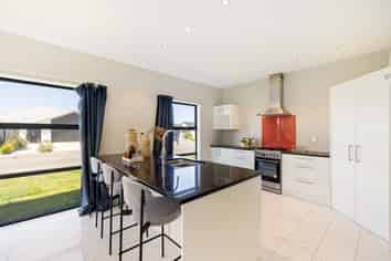 8 Marble Court, Northwood