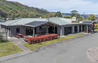 Iconic Hotel With 8 Motel Units
