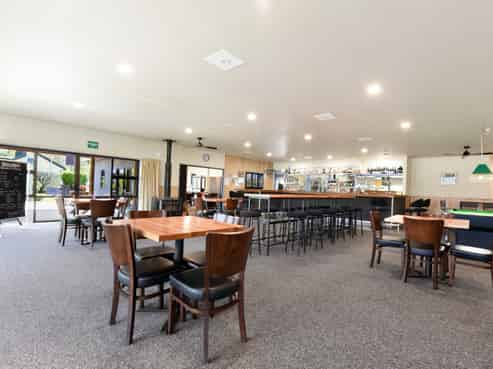 Iconic Hotel With 8 Motel Units