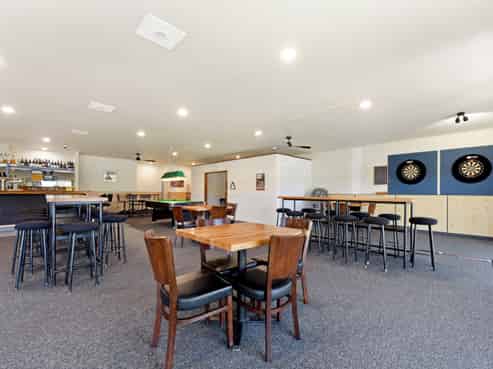 Iconic Hotel With 8 Motel Units