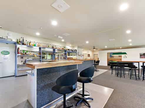 Iconic Hotel With 8 Motel Units