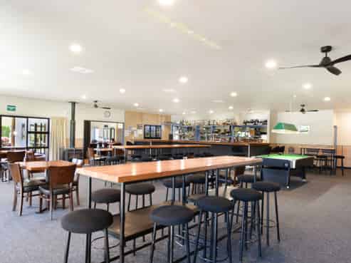 Iconic Hotel With 8 Motel Units