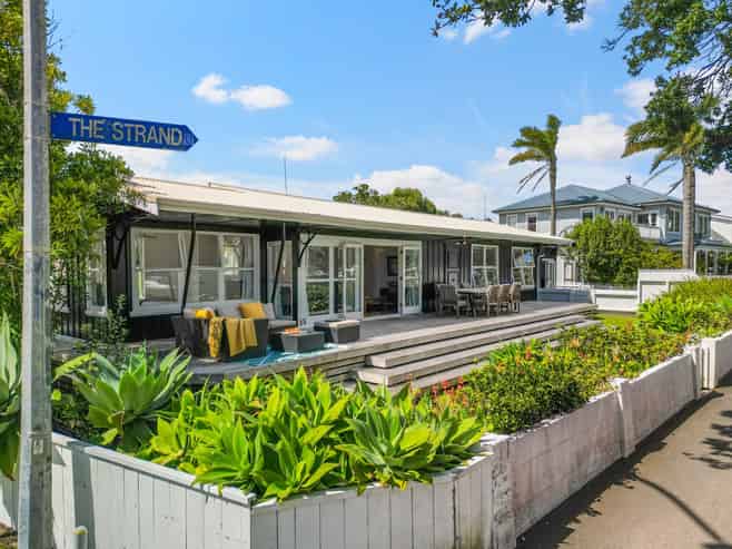 49 The Strand, Russell