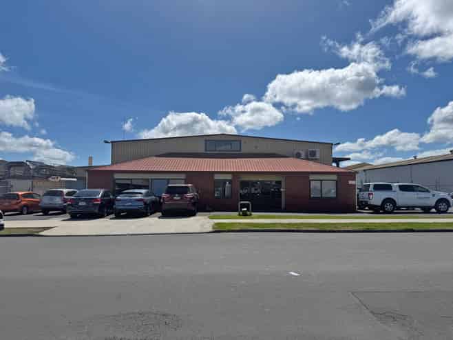 Versatile Industrial Site with Drive Around Access