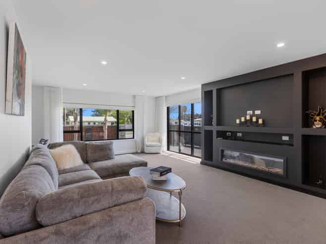 145 Seaview Road, Westown