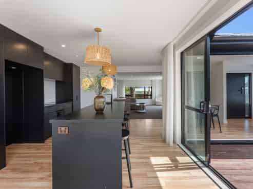 145 Seaview Road, Westown