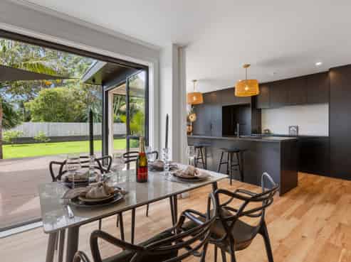 145 Seaview Road, Westown