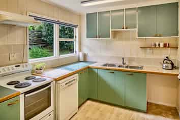 17 Annan Grove, Papakowhai