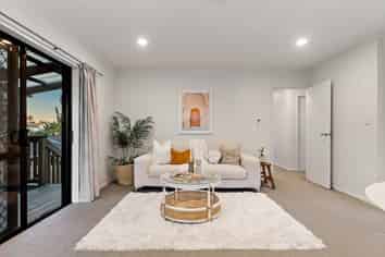 2/7  Eskdale Rd , Birkdale