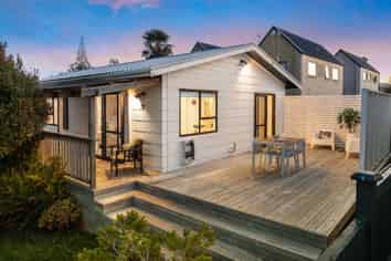 2/7  Eskdale Rd , Birkdale