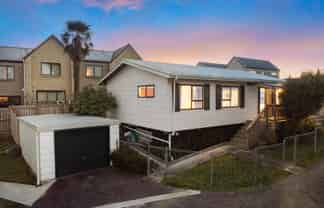 2/7  Eskdale Rd , Birkdale