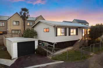 2/7  Eskdale Rd , Birkdale