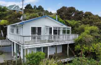 32 Castle Crescent, Stokes Valley