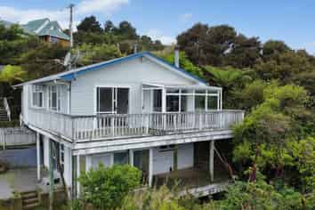 32 Castle Crescent, Stokes Valley