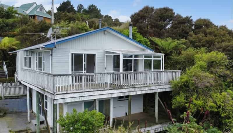 32 Castle Crescent, Stokes Valley