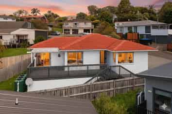 6C Zingaro Place, Massey