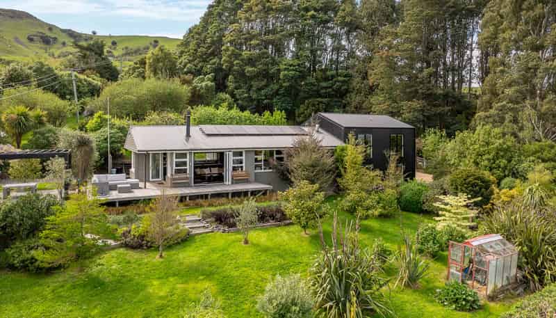 120 Pipers Valley Road, Duvauchelle