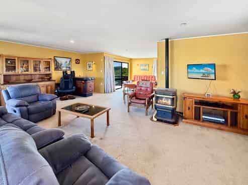 2/298 Ocean Road, Ohope